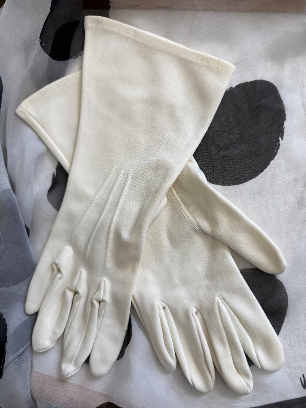 FOWNES Gloves White Nylon Arm-Long 16" Wedding Size 6-7,5